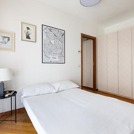 Cosy Studio With Balcony & Private Garage Milão Exterior foto