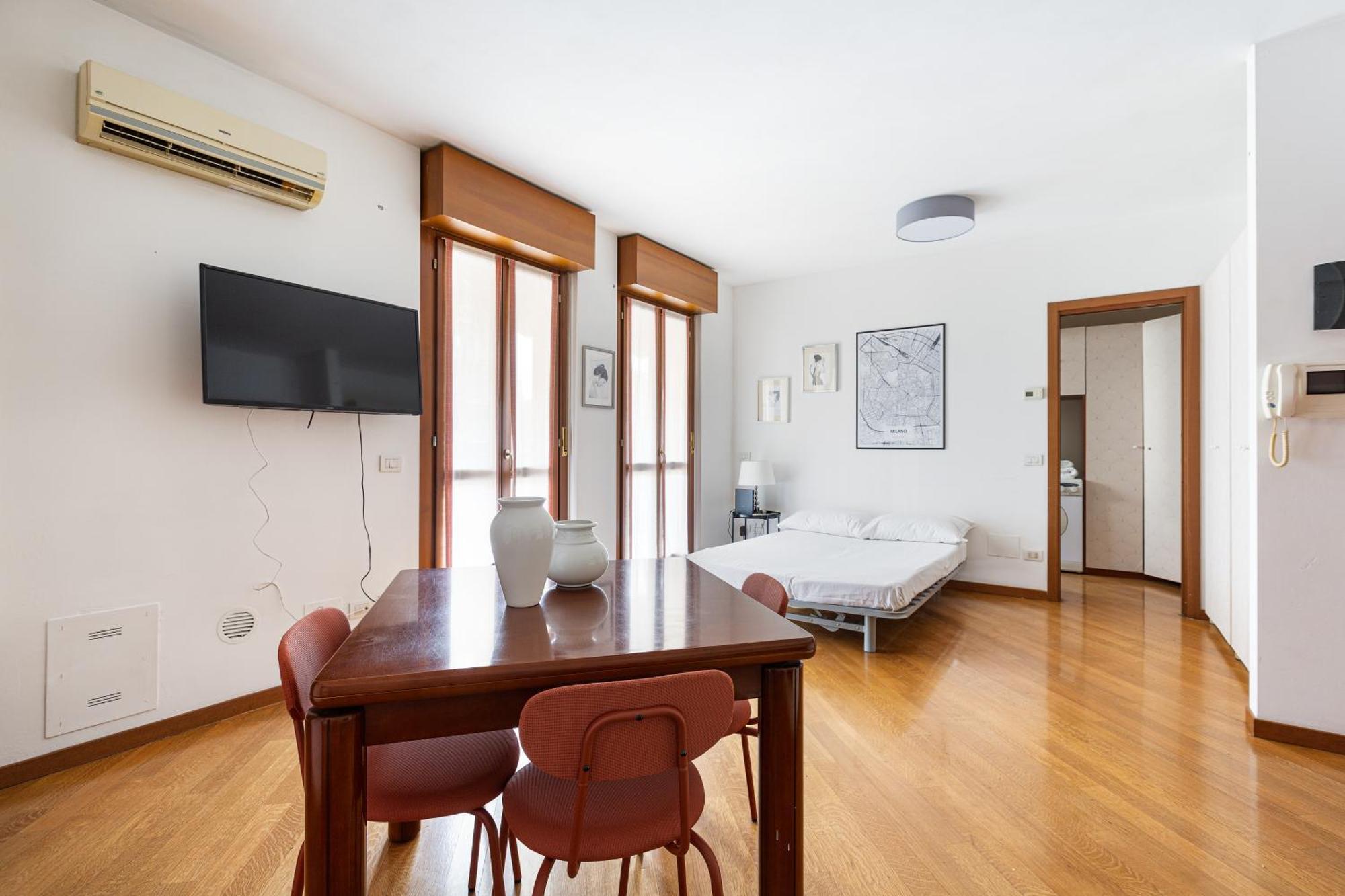 Cosy Studio With Balcony & Private Garage Milão Exterior foto