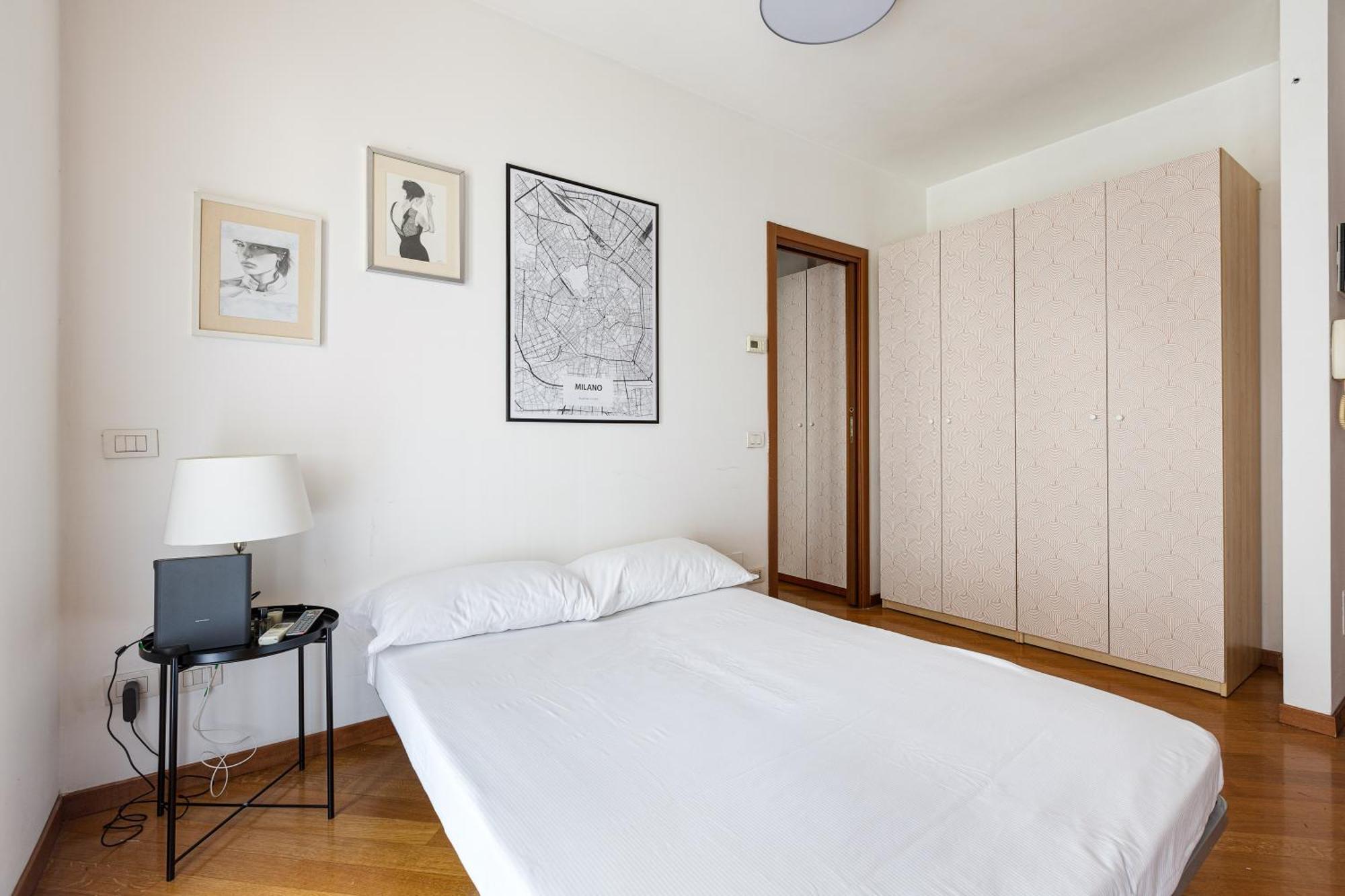Cosy Studio With Balcony & Private Garage Milão Exterior foto