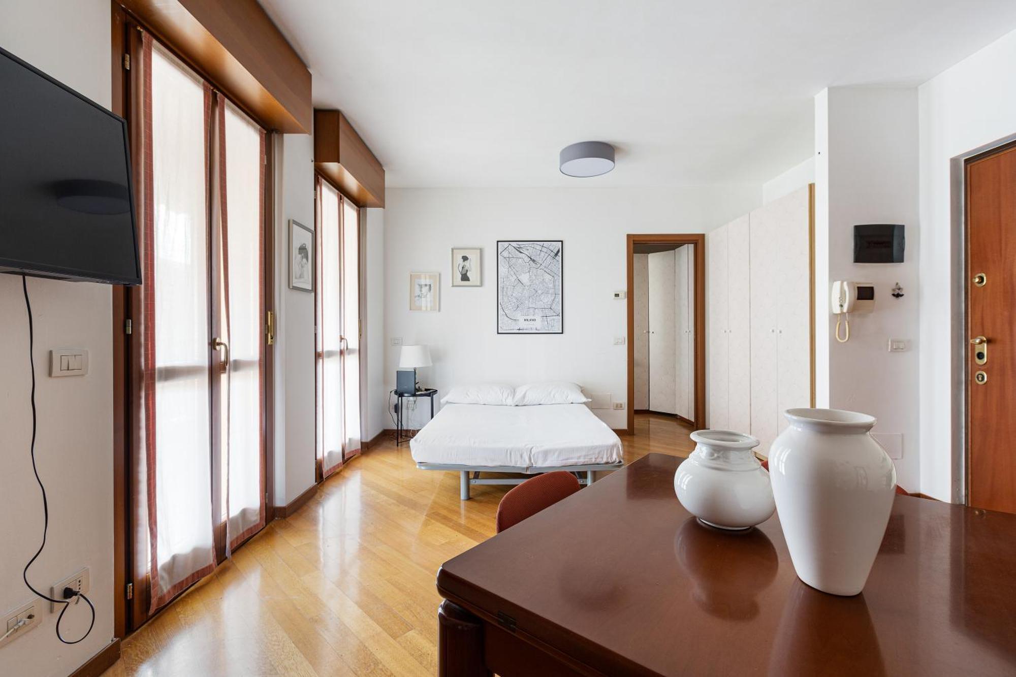 Cosy Studio With Balcony & Private Garage Milão Exterior foto