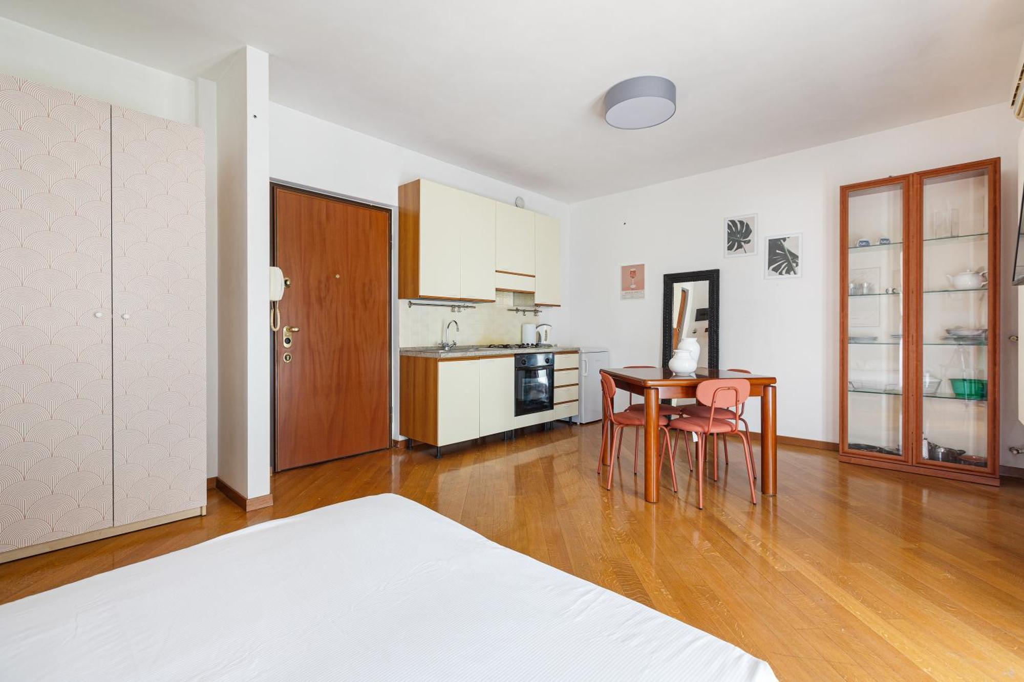Cosy Studio With Balcony & Private Garage Milão Exterior foto